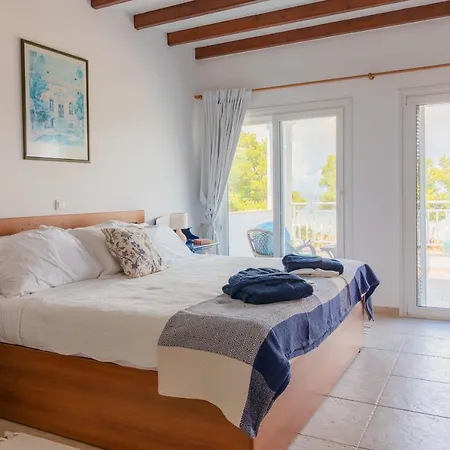 Sunrise Villa, - Garden Gate Opens Onto The Willa