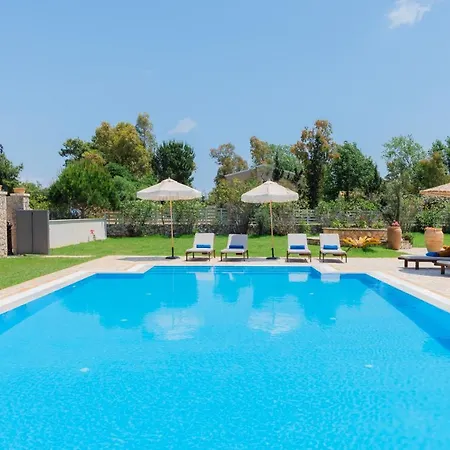 Sunrise Villa, - Garden Gate Opens Onto The Willa *