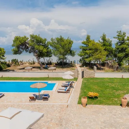 Sunrise Villa, - Garden Gate Opens Onto The *