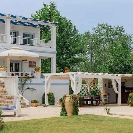 Sunrise Villa, - Garden Gate Opens Onto The Willa *