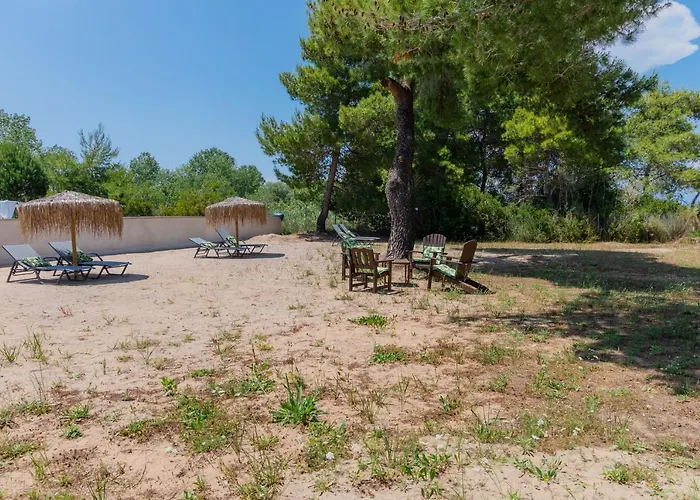 Villa Sunrise Villa, - Garden Gate Opens Onto The Potamion