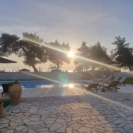 Villa Sunrise Villa, - Garden Gate Opens Onto The