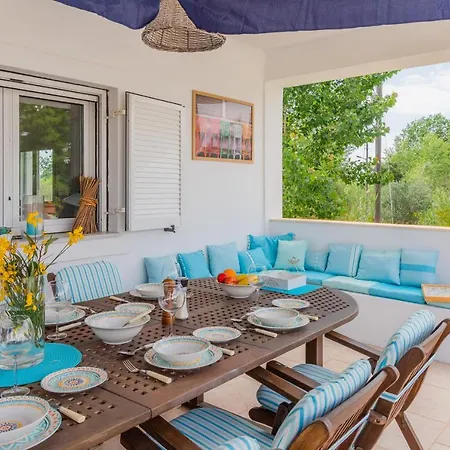 Βίλα Sunrise Villa, - Garden Gate Opens Onto The *