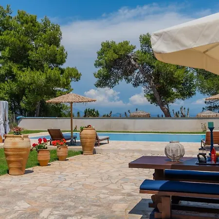 Βίλα Sunrise Villa, - Garden Gate Opens Onto The