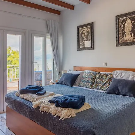 Sunrise Villa, - Garden Gate Opens Onto The Potamion