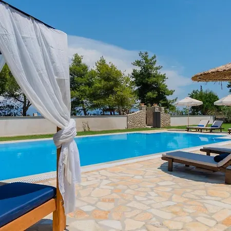 Βίλα Sunrise Villa, - Garden Gate Opens Onto The *