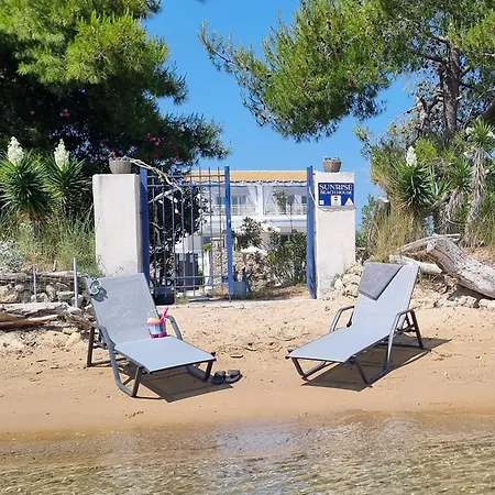 Βίλα Sunrise Villa, - Garden Gate Opens Onto The *